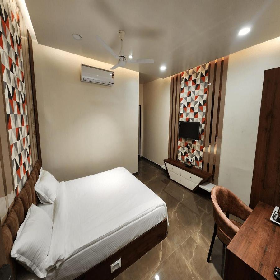 Hotel The Mint Nanded Exterior photo